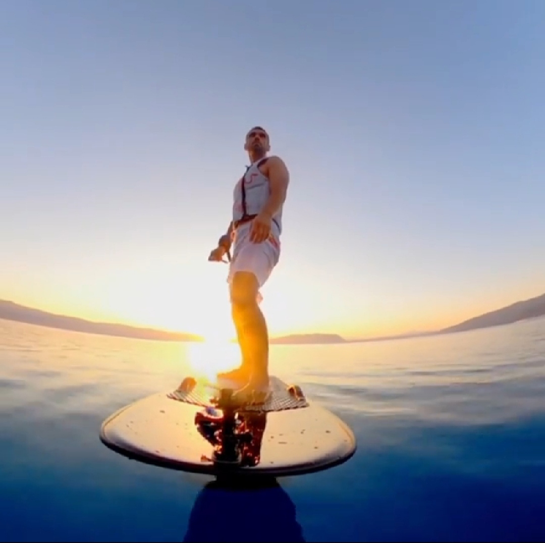 Milletvekili Salda Gölü'nde fliteboard yaptı