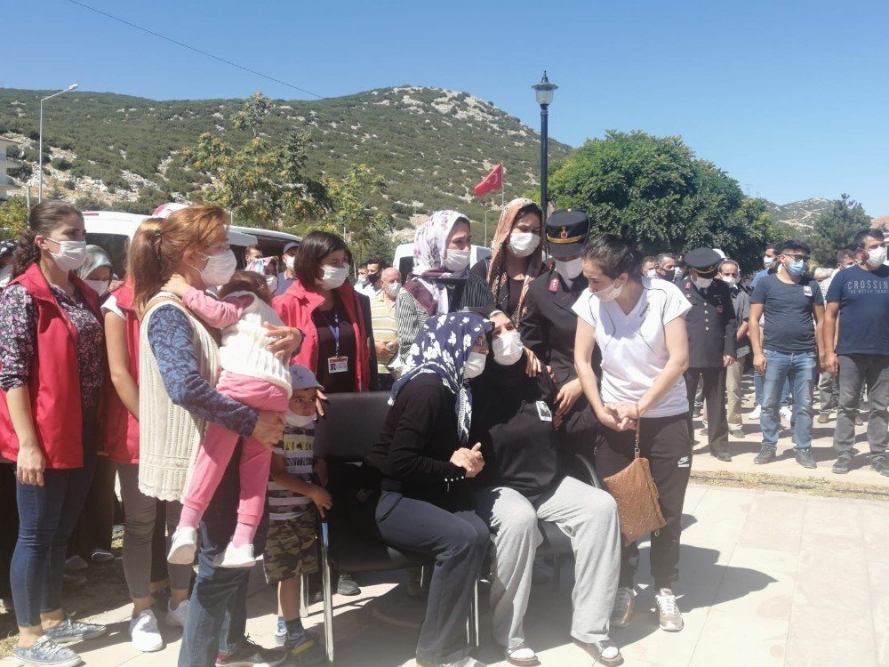 Şehit Jandarma Uzman Çavuş Hüseyin Çatal son yolculuğuna uğurlandı