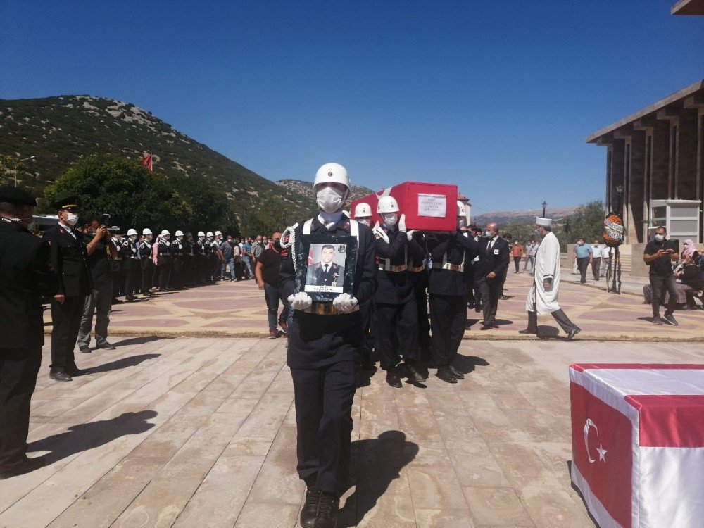 Şehit Jandarma Uzman Çavuş Hüseyin Çatal son yolculuğuna uğurlandı