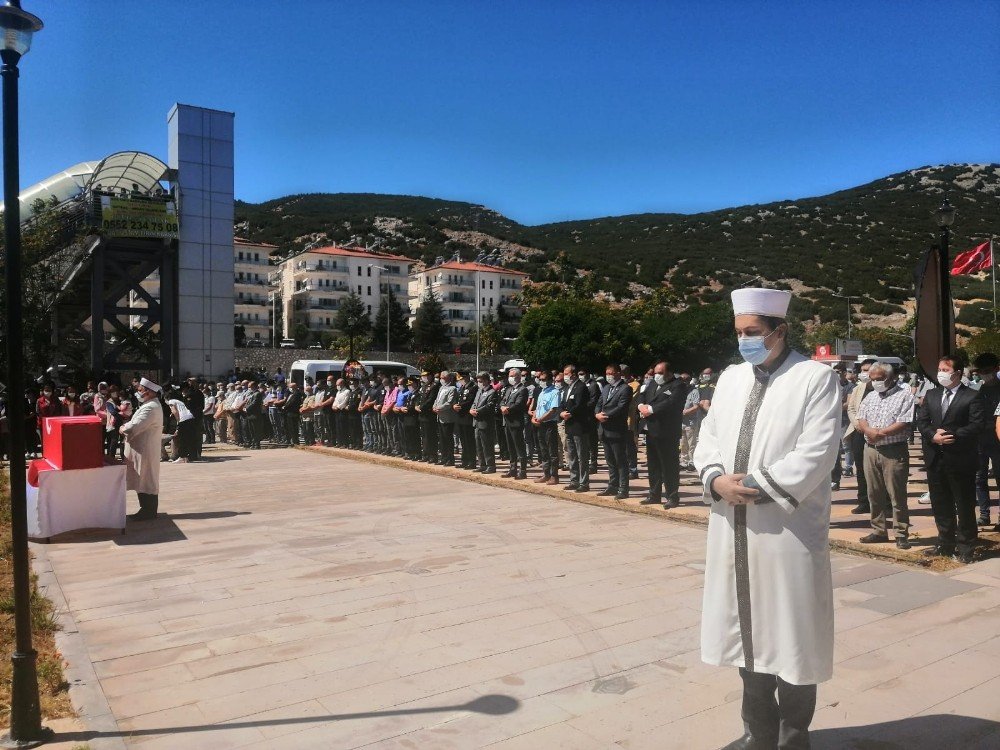 Şehit Jandarma Uzman Çavuş Hüseyin Çatal son yolculuğuna uğurlandı