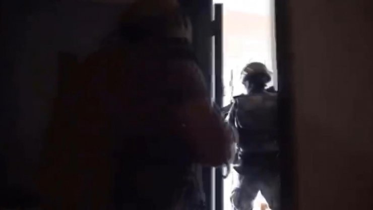 Küçükçekmece'de molotof ve ses bombası atan 2 kişi yakalandı