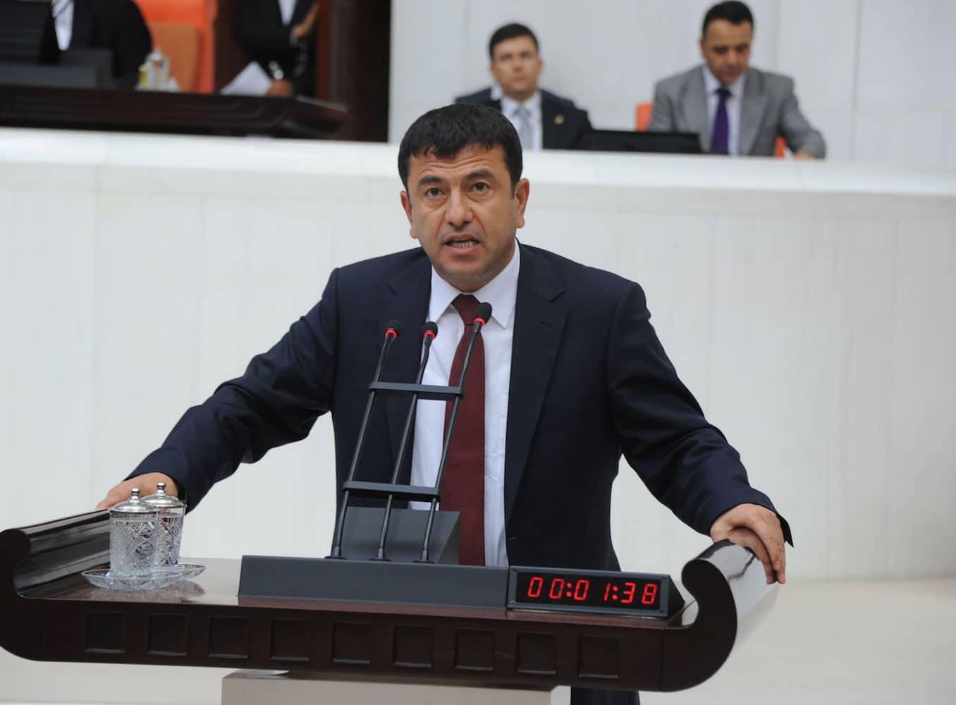 CHP'li Veli Ağbaba'dan esnafa destek