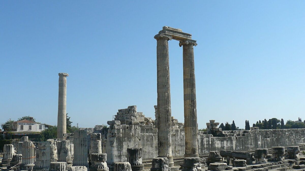 Tarihi Apollon Tapınağı ziyaretçi akınına uğruyor