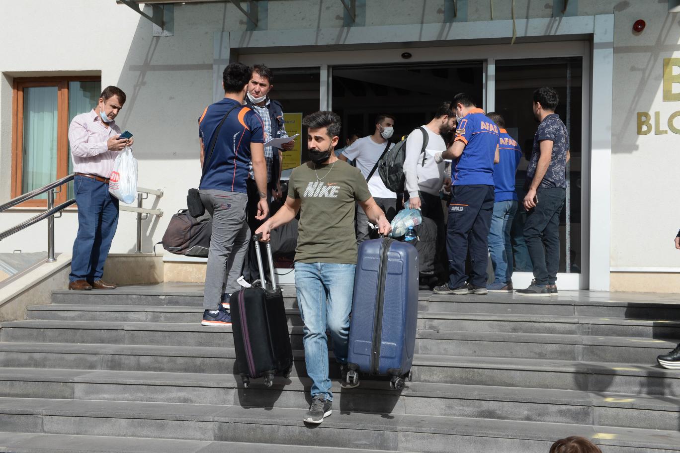 karantinayı ihlal edenler yurtlarda kalacak