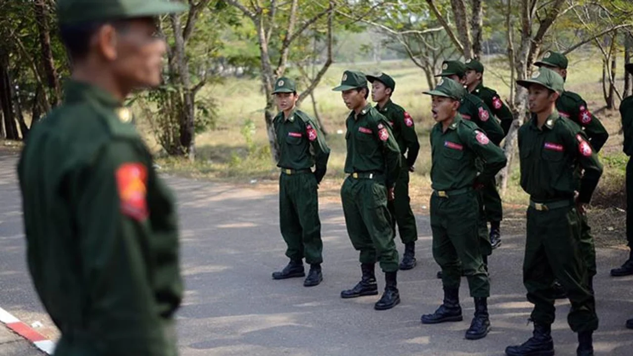 Myanmarlı askerler, Arakanlı Budist kadına tecavüzü itiraf etti