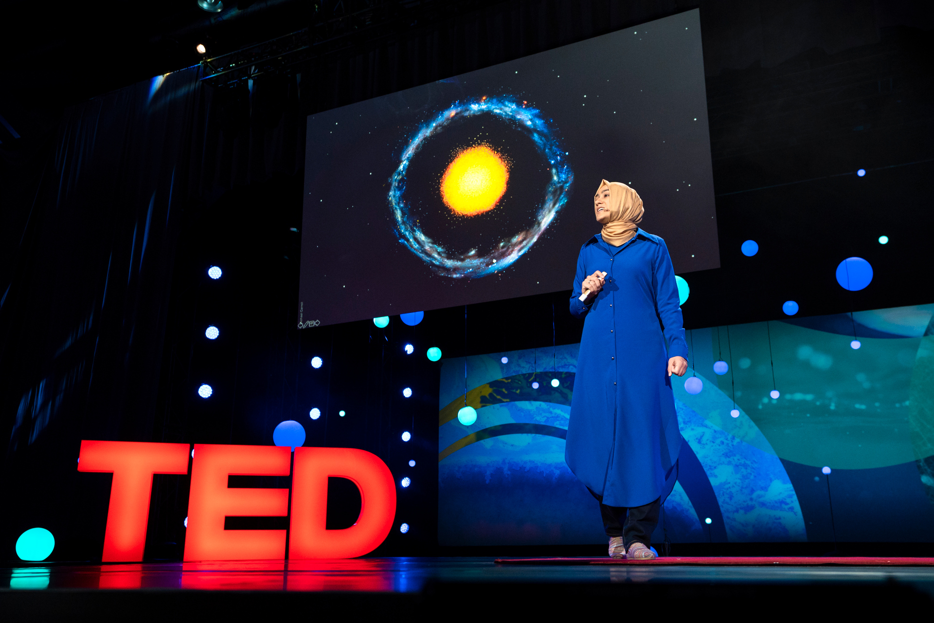 Burçin Mutlu Pakdil'in heykeli sergilendi