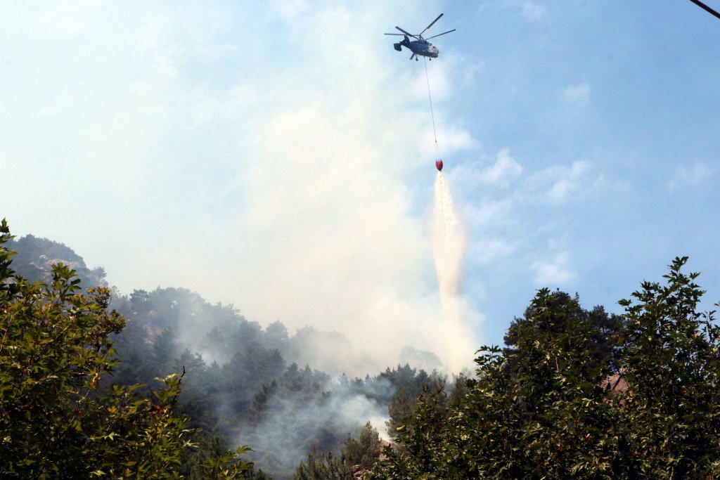 Pozantı'da 3 gündür devam eden yangına ekiplerden yoğun çabalı müdahale