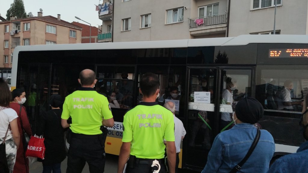 Bursa'da maskesiz polislere ceza yağdı
