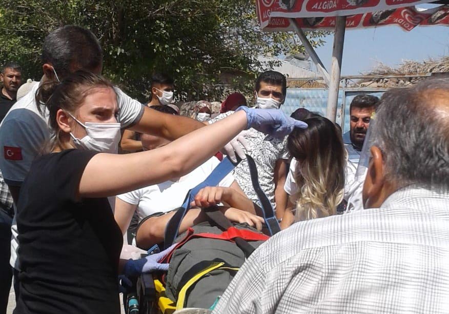 Iüdır'da kaza: Hamile kadını taşıyan ambulans otomobile çarptı