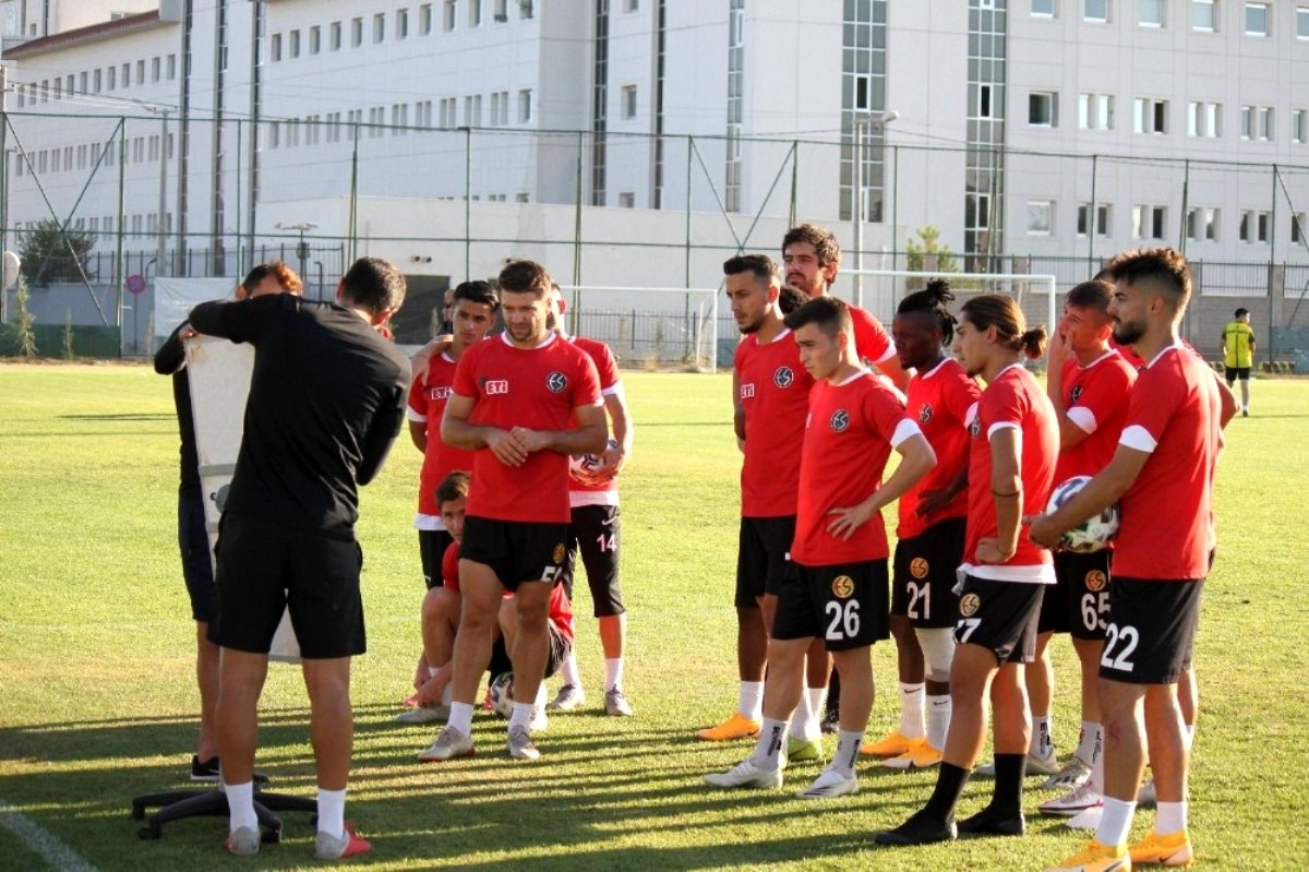 Eskişehirspor sezona galibiyetle başlamak istiyor! 