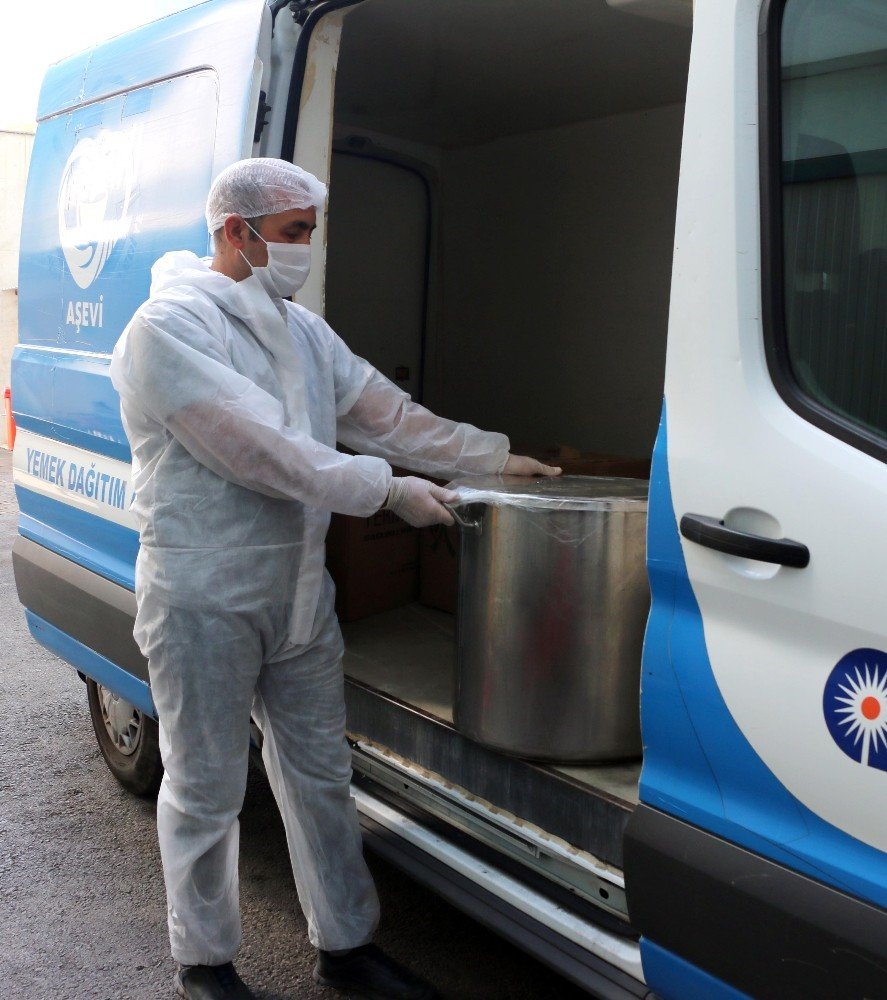 Antalya Büyüşehir Belediyesi'nden sağlık çalışanlarına jest