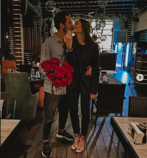 Tuan Tunalı sevgilisine evlenme teklifi ederken gözyaşlarını tutamadı!