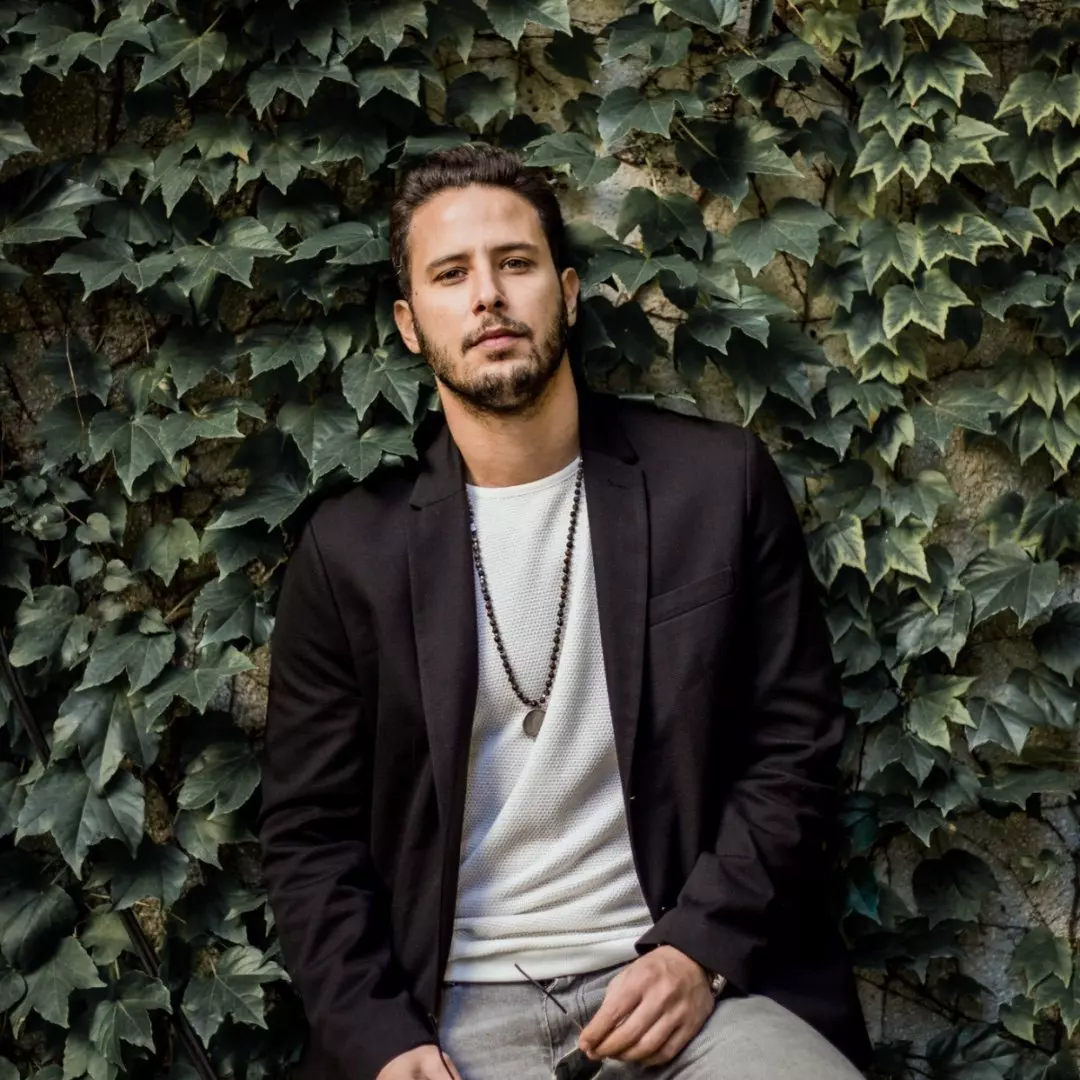 Tuan Tunalı sevgilisine evlenme teklifi ederken gözyaşlarını tutamadı!