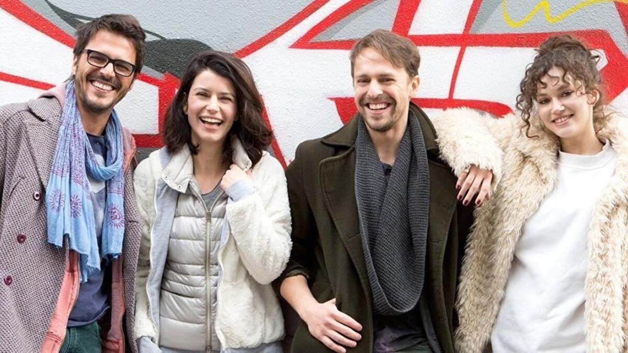 Atiye dizisinde Melisa Şenolsun ve Metin Akdülger'in öpüşmesi olay oldu