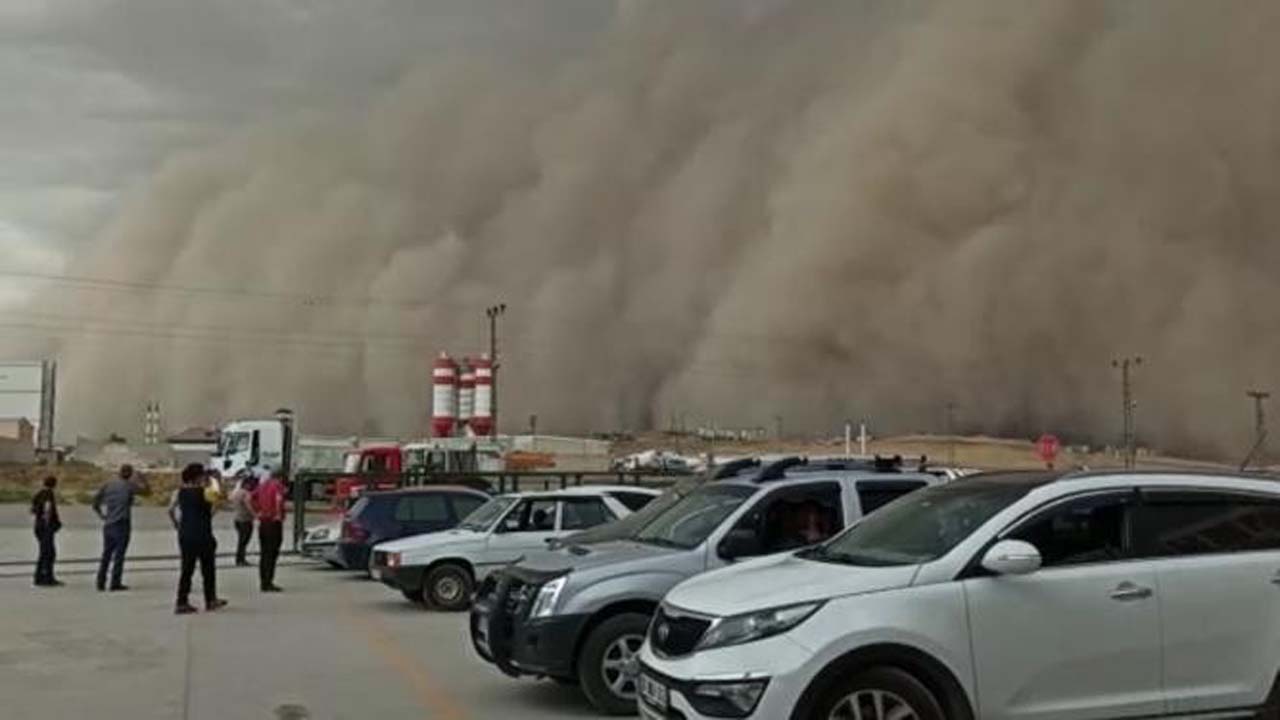 Ankara'da inanılmaz görüntüler! Polatlı'da toz fırtınası çıktı