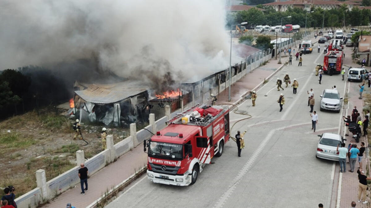 Elazığ’da okul yangını: Konteynerler kül oldu