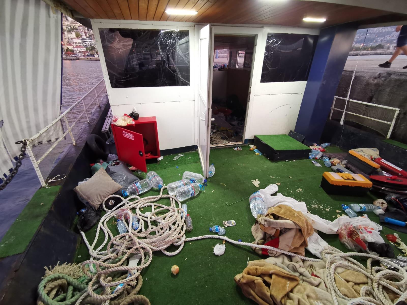 Yasadışı yollardan yurt dışına kaçacaklardı! 120 kaçak göçmen yakayı ele verdi