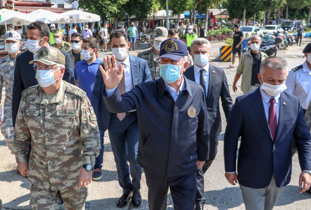 Bakan Hulusi Akar'dan barış mesajı