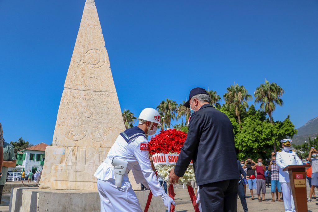 Bakan Hulusi Akar'dan barış mesajı