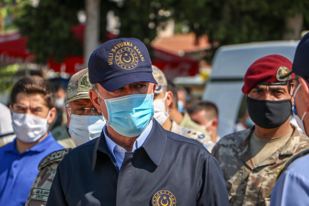 Bakan Hulusi Akar'dan barış mesajı