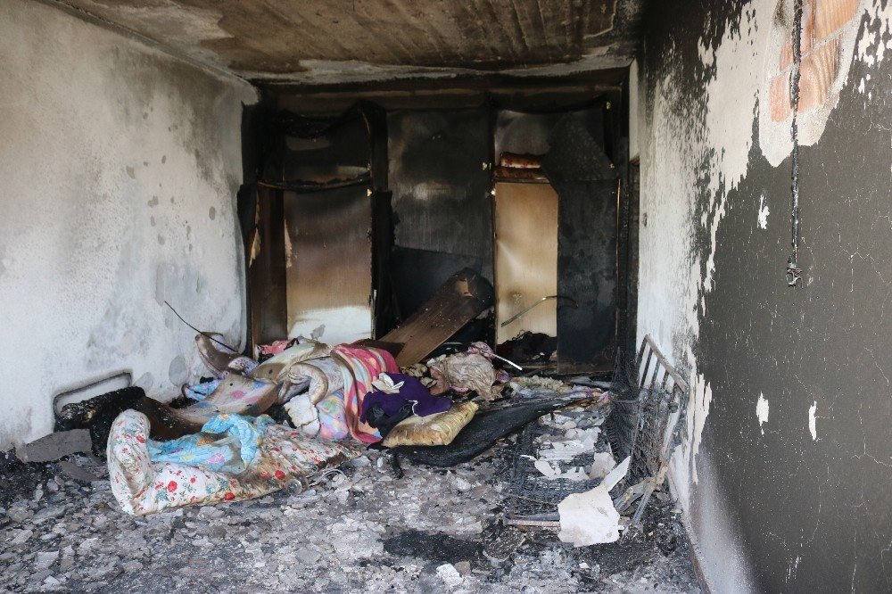 Klima patlaması sonucu evi yanan aileye yardım eli