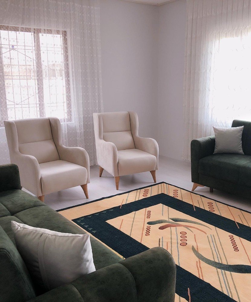 Klima patlaması sonucu evi yanan aileye yardım eli