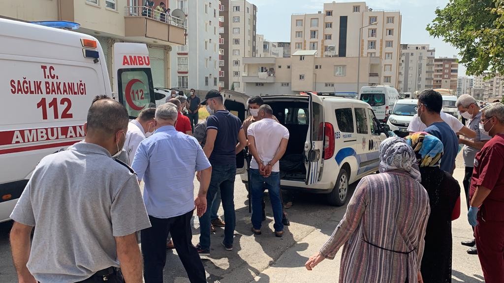 'Cenazeyi kim defnedecek' tartışmasında taşlı sopalı kavga!