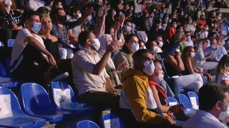 Yıldız Tilbe, Harbiye Açıkhava Konserinde hayranlarına unutulmaz anlar yaşattı