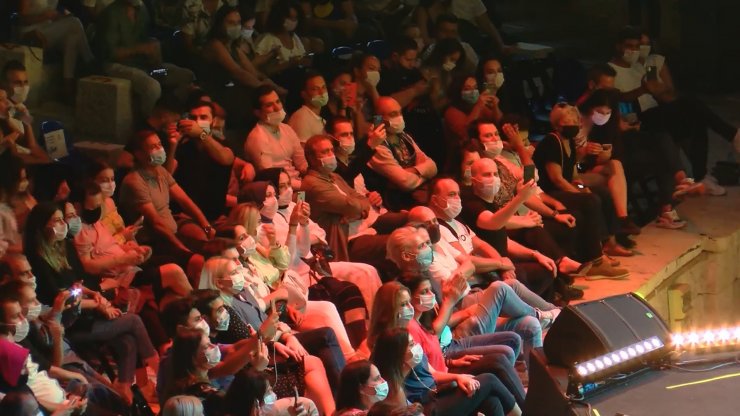 Yıldız Tilbe, Harbiye Açıkhava Konserinde hayranlarına unutulmaz anlar yaşattı