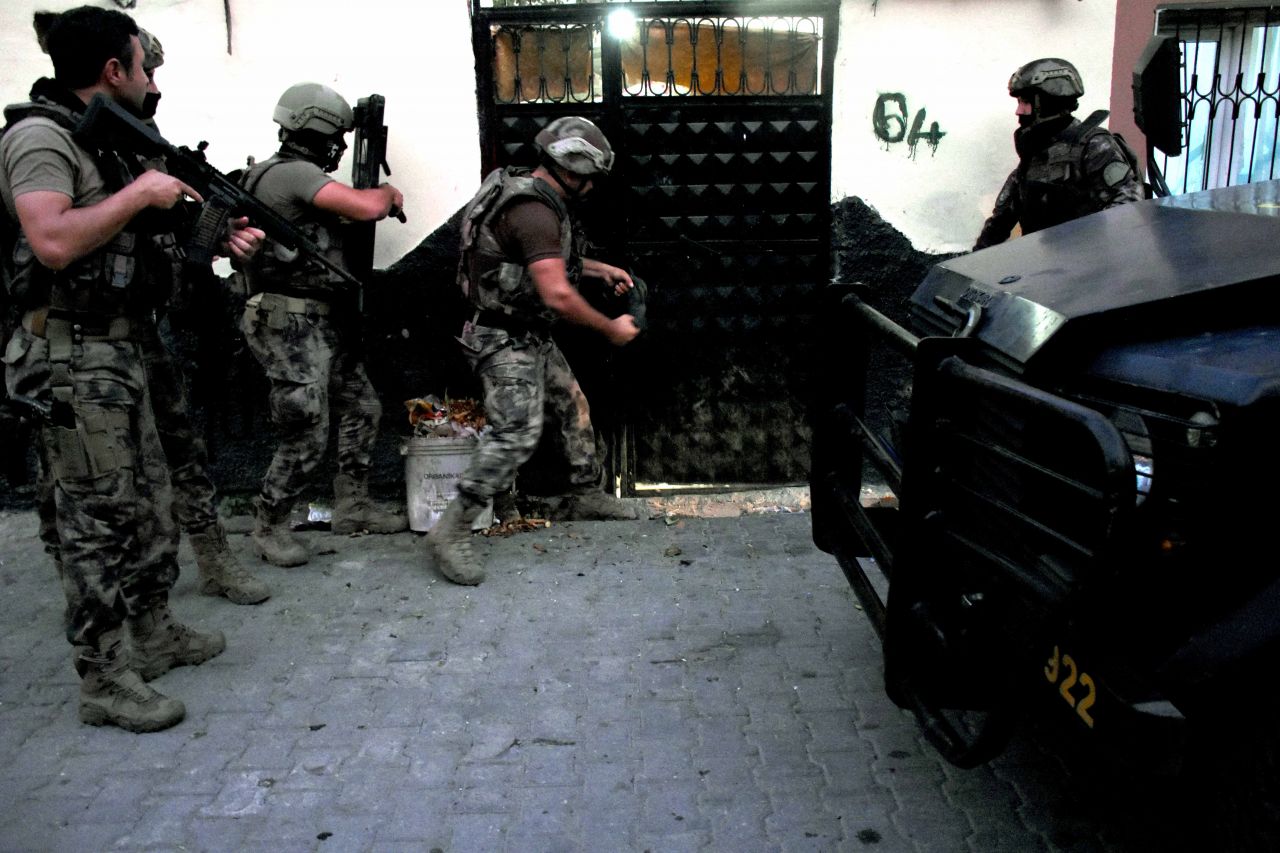 Mersin’de DEAŞ'a yönelik operasyon: 9 gözaltı
