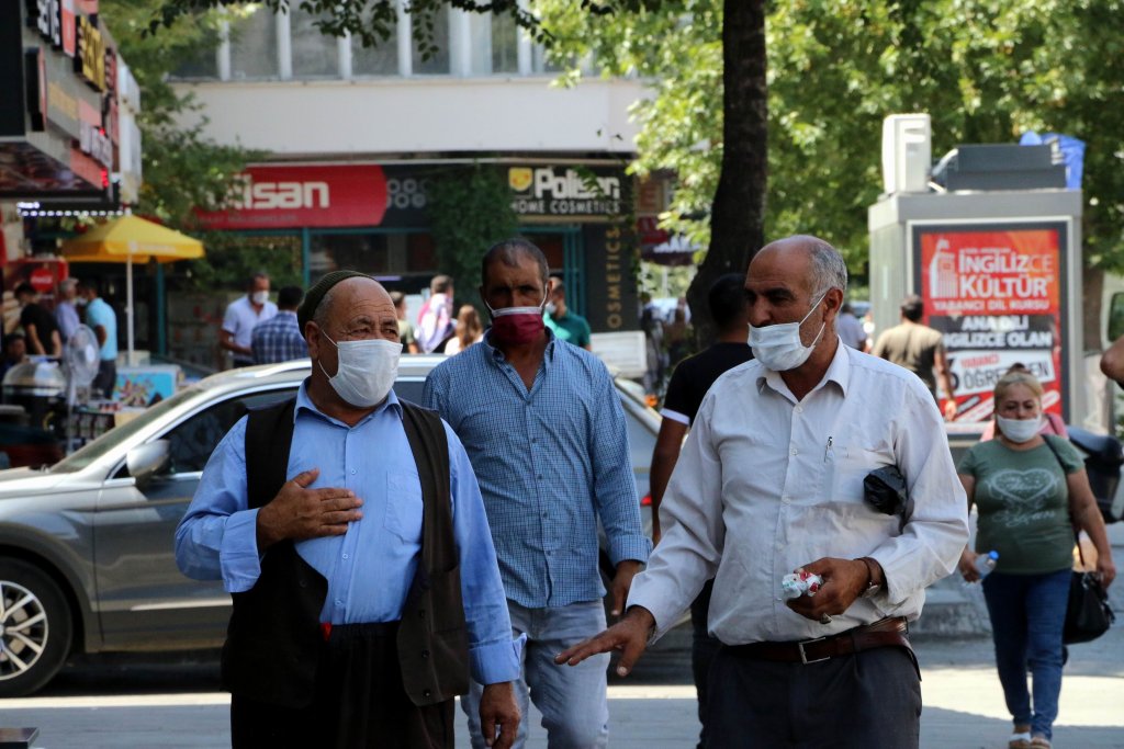 'Sürekli et paça, sarımsak, soğan yiyorum; koronavirüs gelirse pişman olur!'