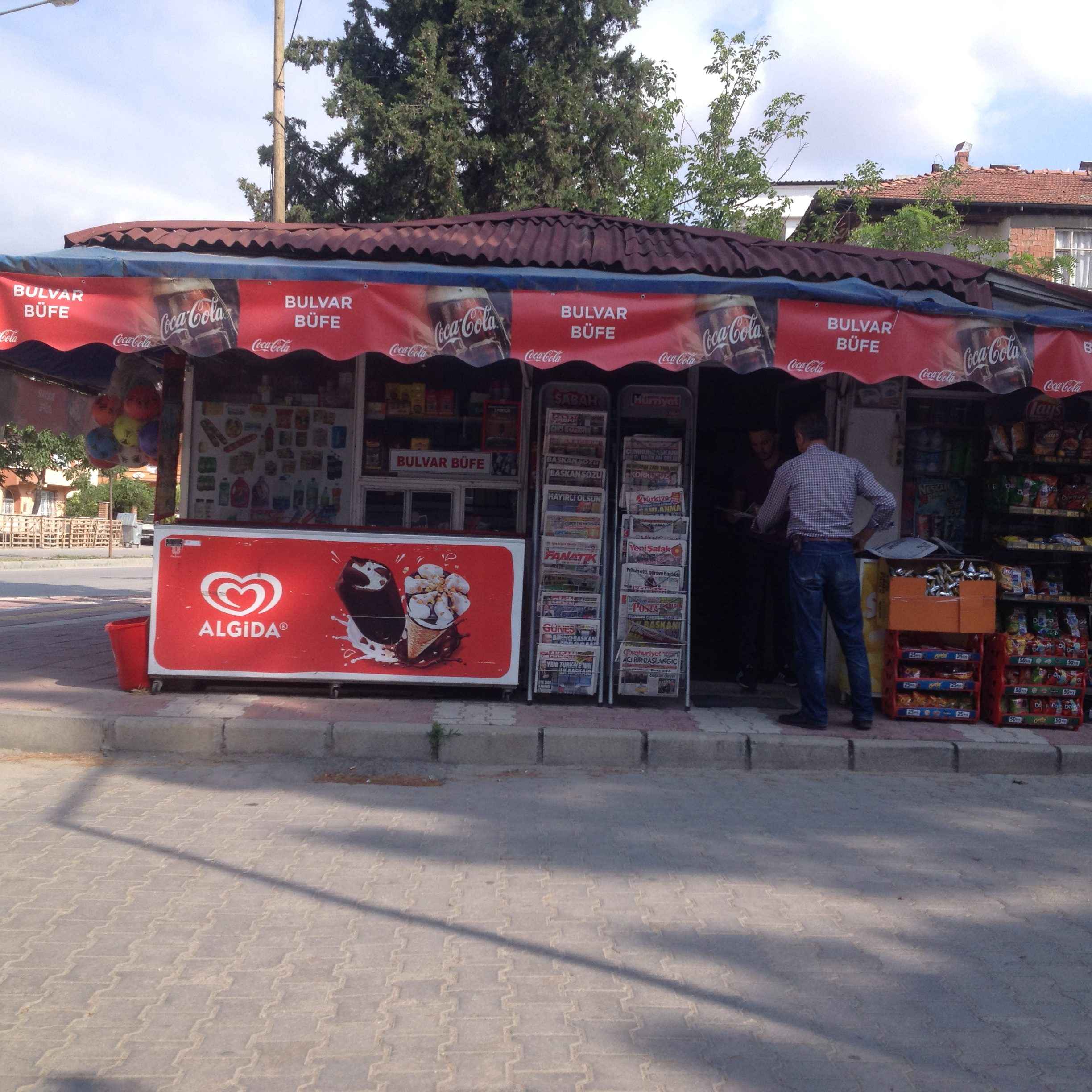 İstanbul'da gazete satış büfelerine yüzde zam: Esnaf tepkili