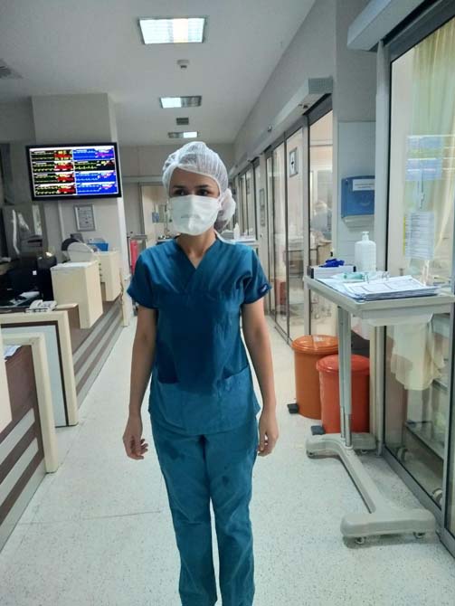 Doktorlar koronayla mücadelesini anlattı: Şartlarımızı görmüş olsalardı sokakta astronot gibi gezerlerdi