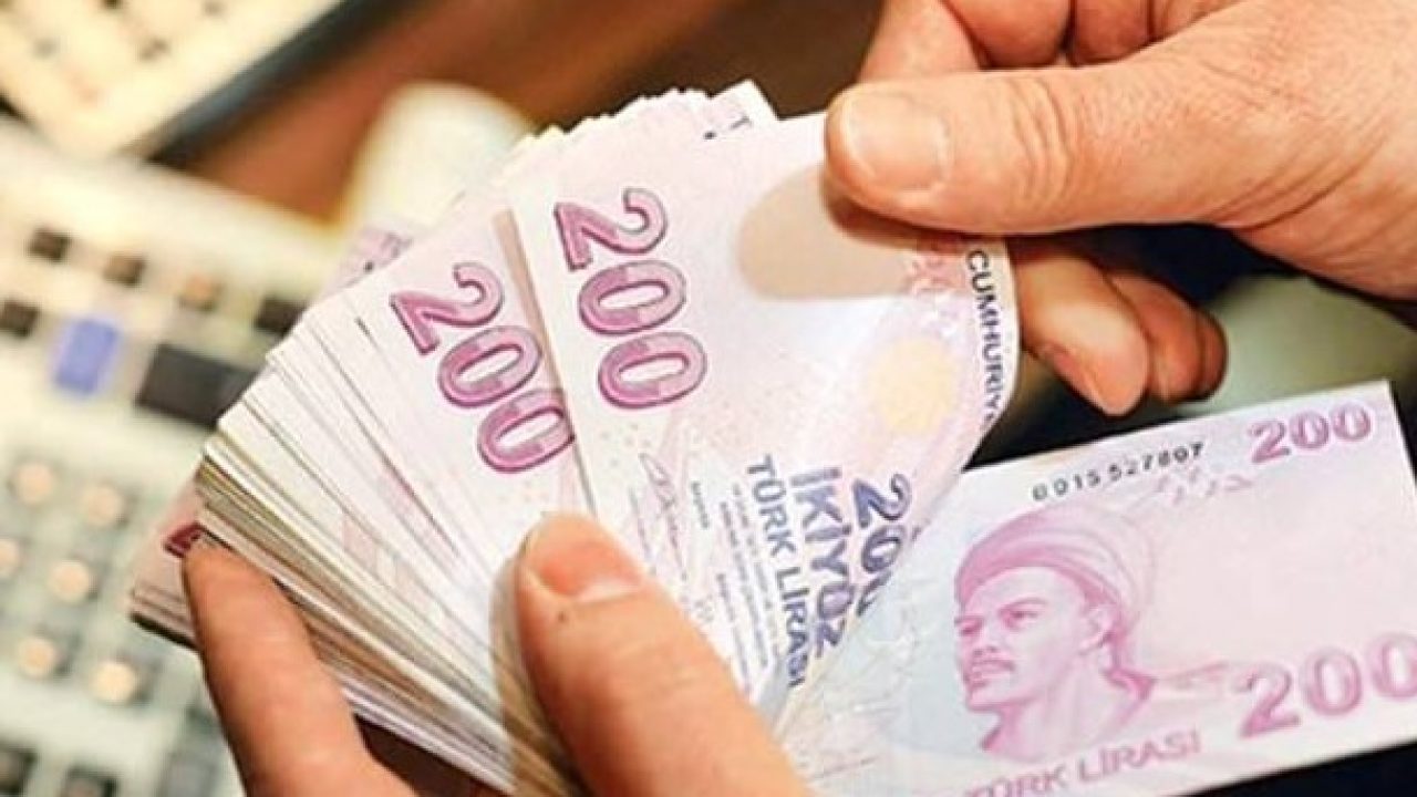 Kocaeli'de otobüste unutulan ve içinde 6 bin lira olan cüzdan, sahibini buldu