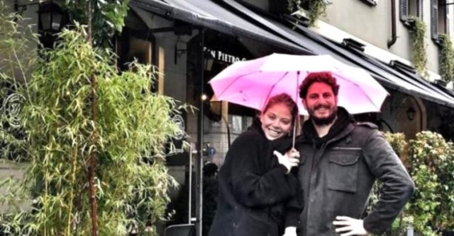 Esra Eron sevgilisi Efe Gürsoy'dan evlenme teklifi aldı!