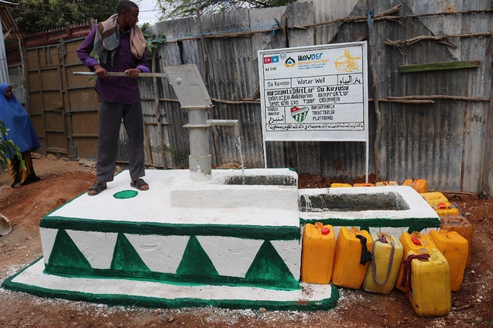 Bursasporlu taraftarlardan Somali'ye yardım: İki su kuyusu açtırdılar
