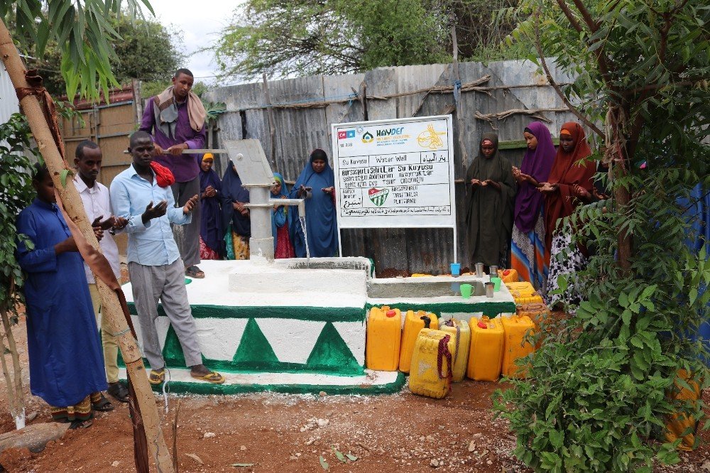Bursasporlu taraftarlardan Somali'ye yardım: İki su kuyusu açtırdılar