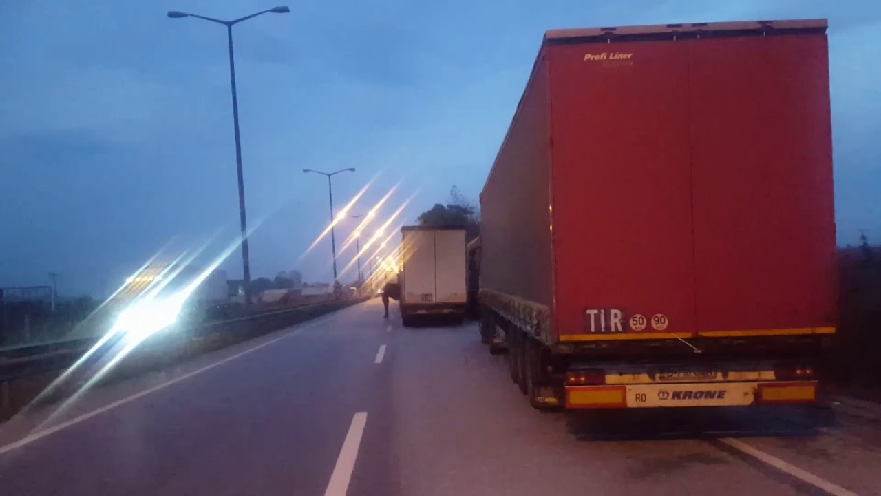 TIR sürücüleri arasında çıkan yol verme kavgasında bir kişi bıçaklanarak öldürüldü