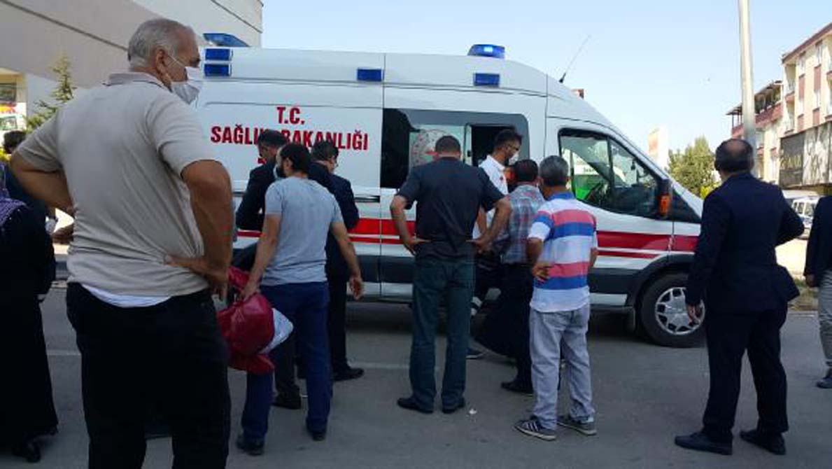 Annesini elini bırakıp yola koşan küçük kız, feci şekilde can verdi