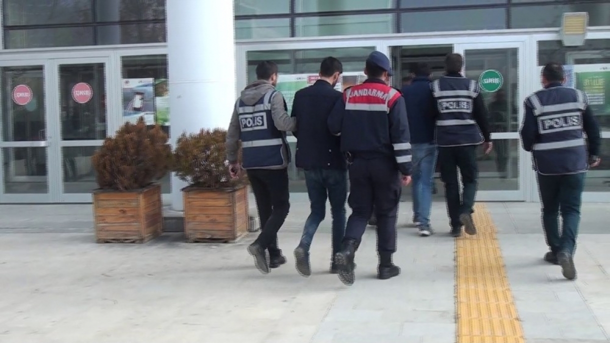 Antalya'da iş yerlerinden mazot çalan 2 şüpheli yakalandı