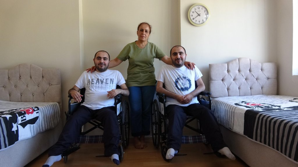 Gurbetçi hayırseverden engelli ikizlere asansör: Yıllar sonra dışarı çıktılar