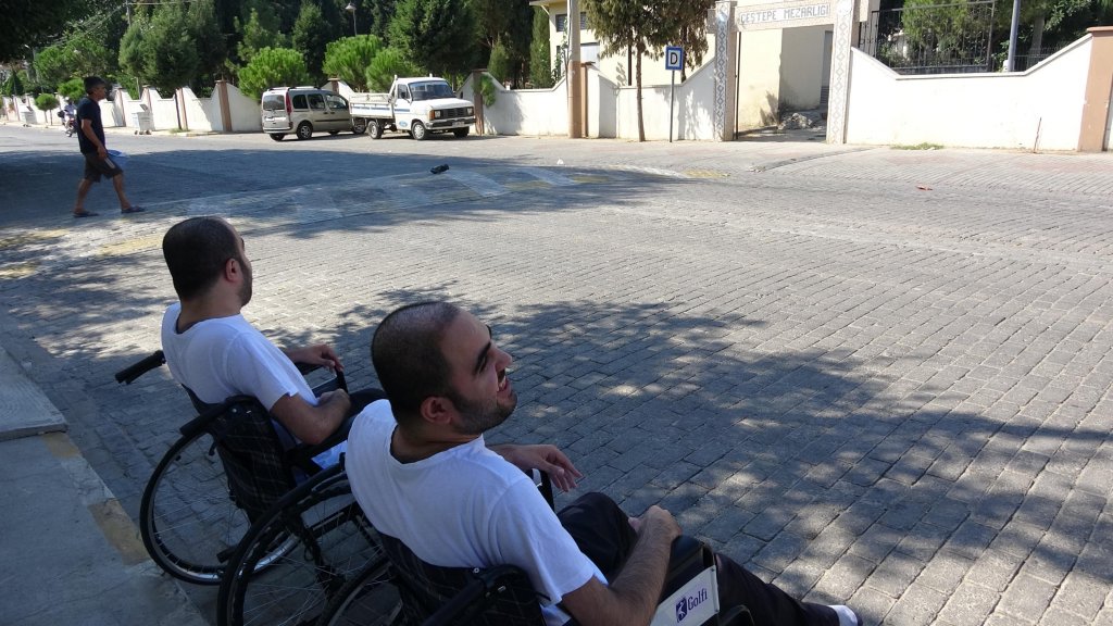 Gurbetçi hayırseverden engelli ikizlere asansör: Yıllar sonra dışarı çıktılar