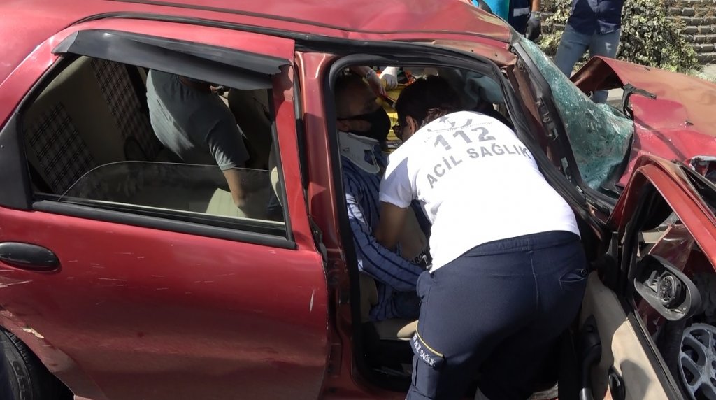 Sultangazi'de kaza: Takla atan otomobil iki araca çarparak durabildi, 1 yaralı