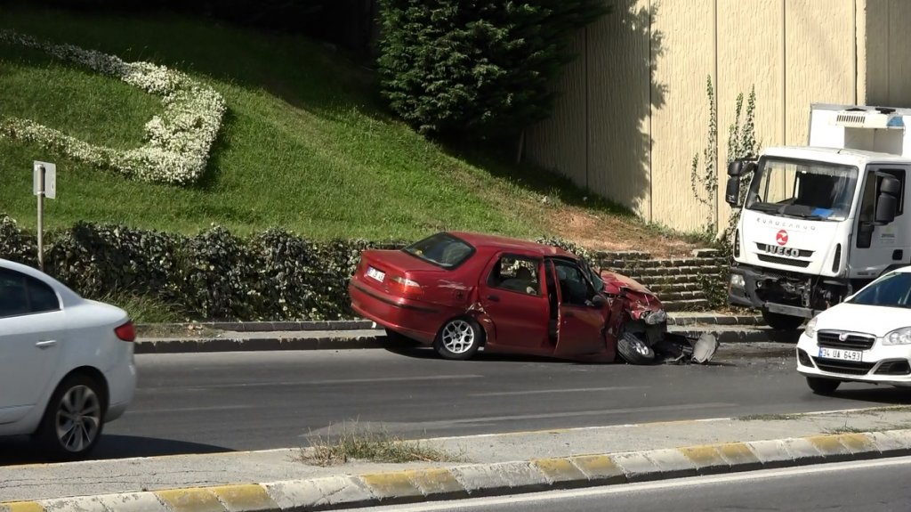 Sultangazi'de kaza: Takla atan otomobil iki araca çarparak durabildi, 1 yaralı