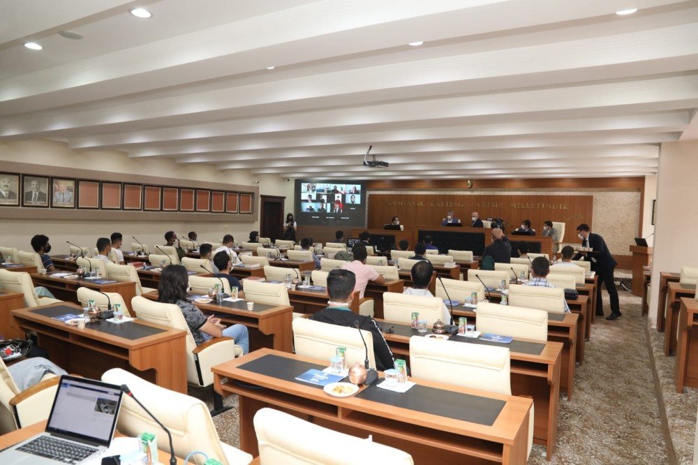 Erzurum Büyükşehir Belediyesi'nden gençler için tarım konferansı