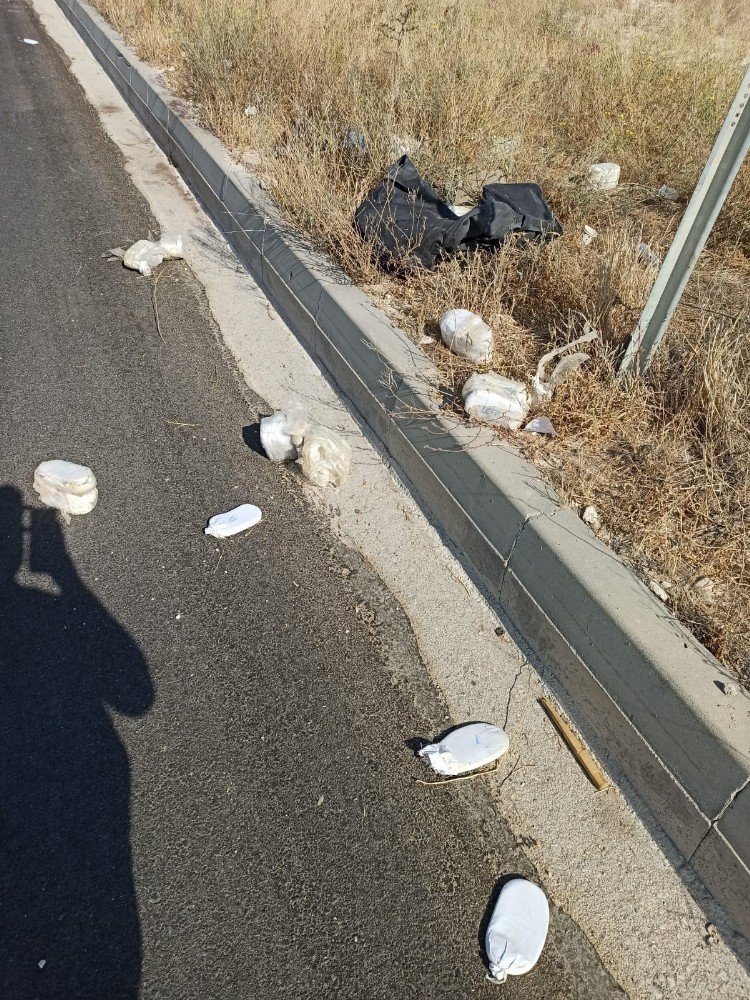 Dur ihtarına uymayan araçta 25 kilo esrar bulundu: 2 gözaltı