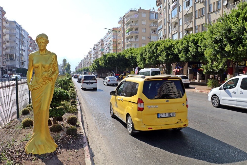 Altın Portakal Film Festivalin’in 57’nci yılına özel 57 Venüs heykeli