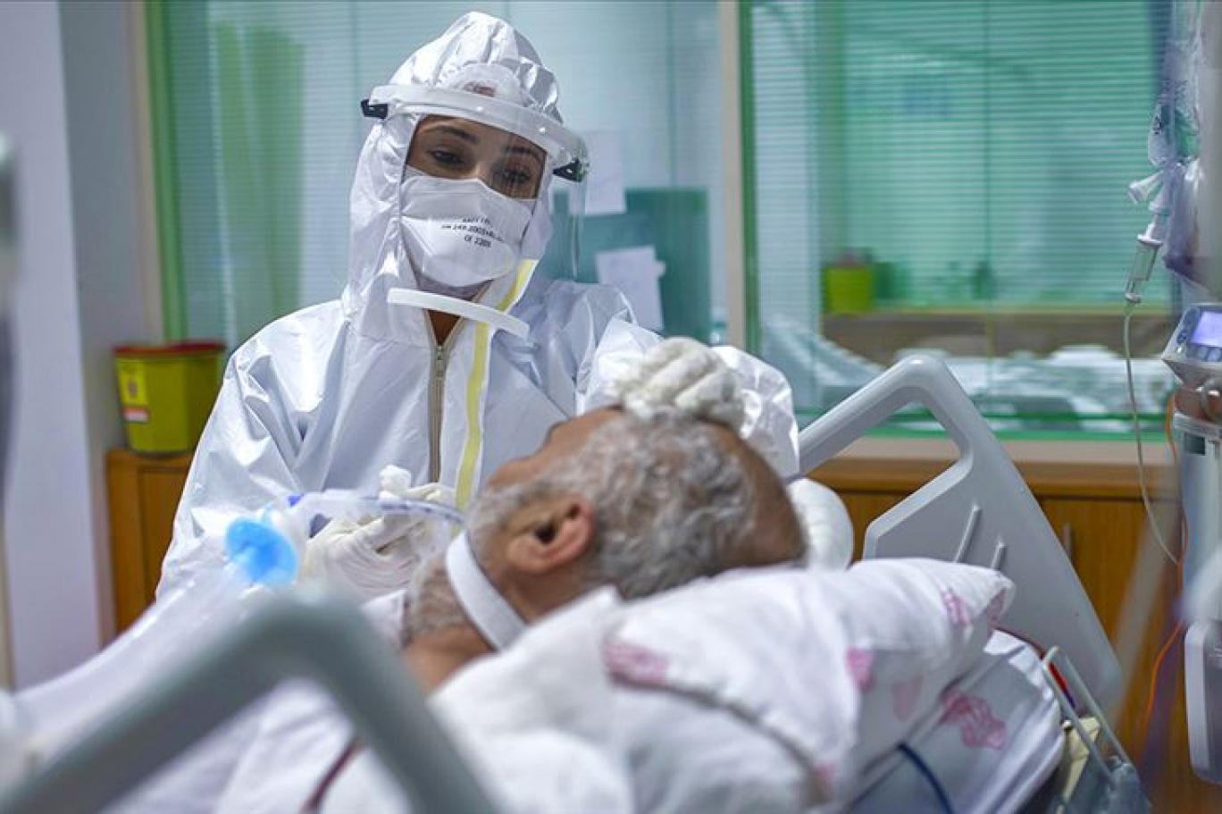 Ülkedeki ilk vakalardan biri olan 73 yaşındaki hasta, 5,5 ayın sonunda taburcu oldu