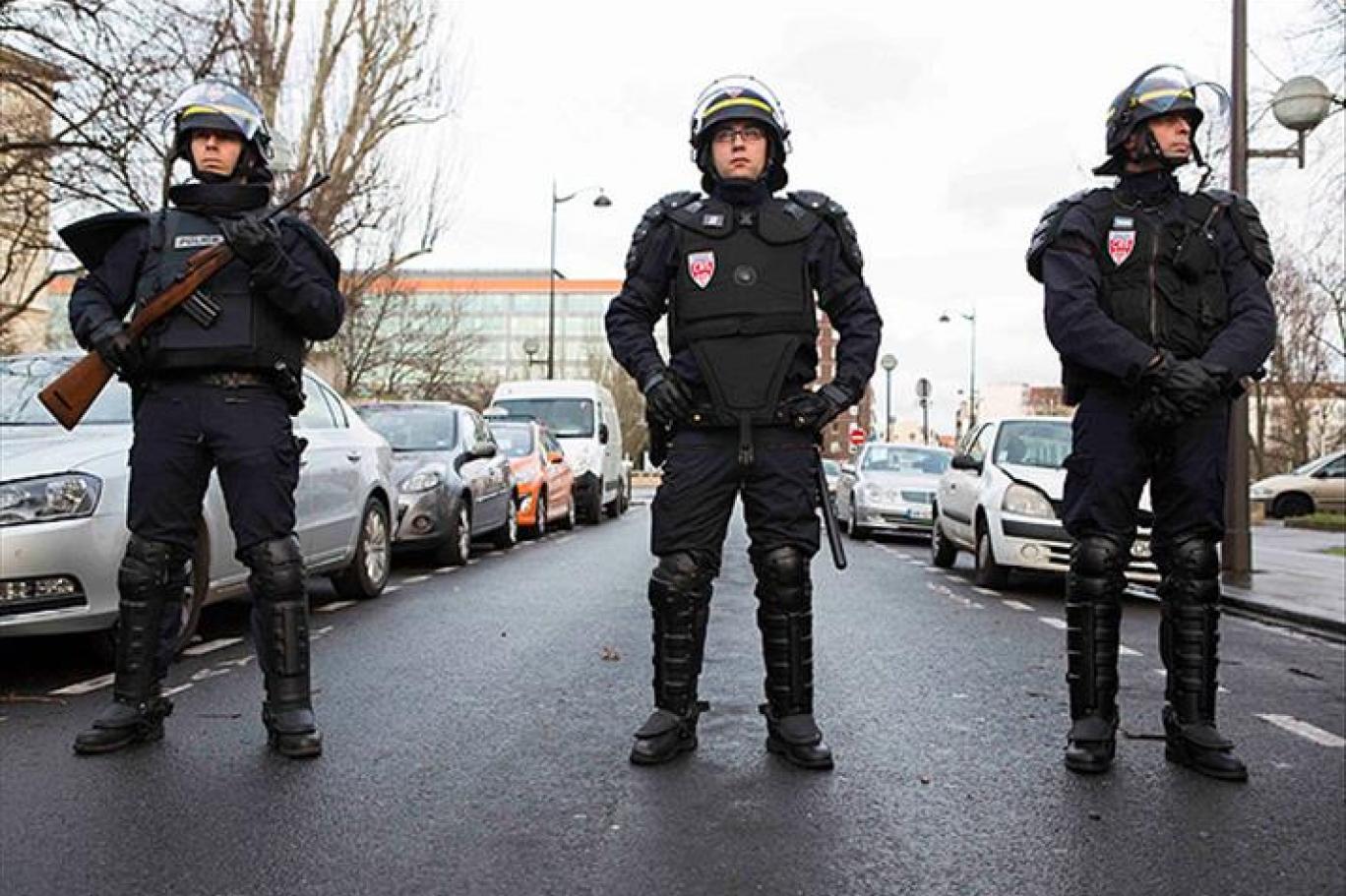 Fransız polis, gözaltına aldığı İngiliz vatandaşının kafasını ezdi