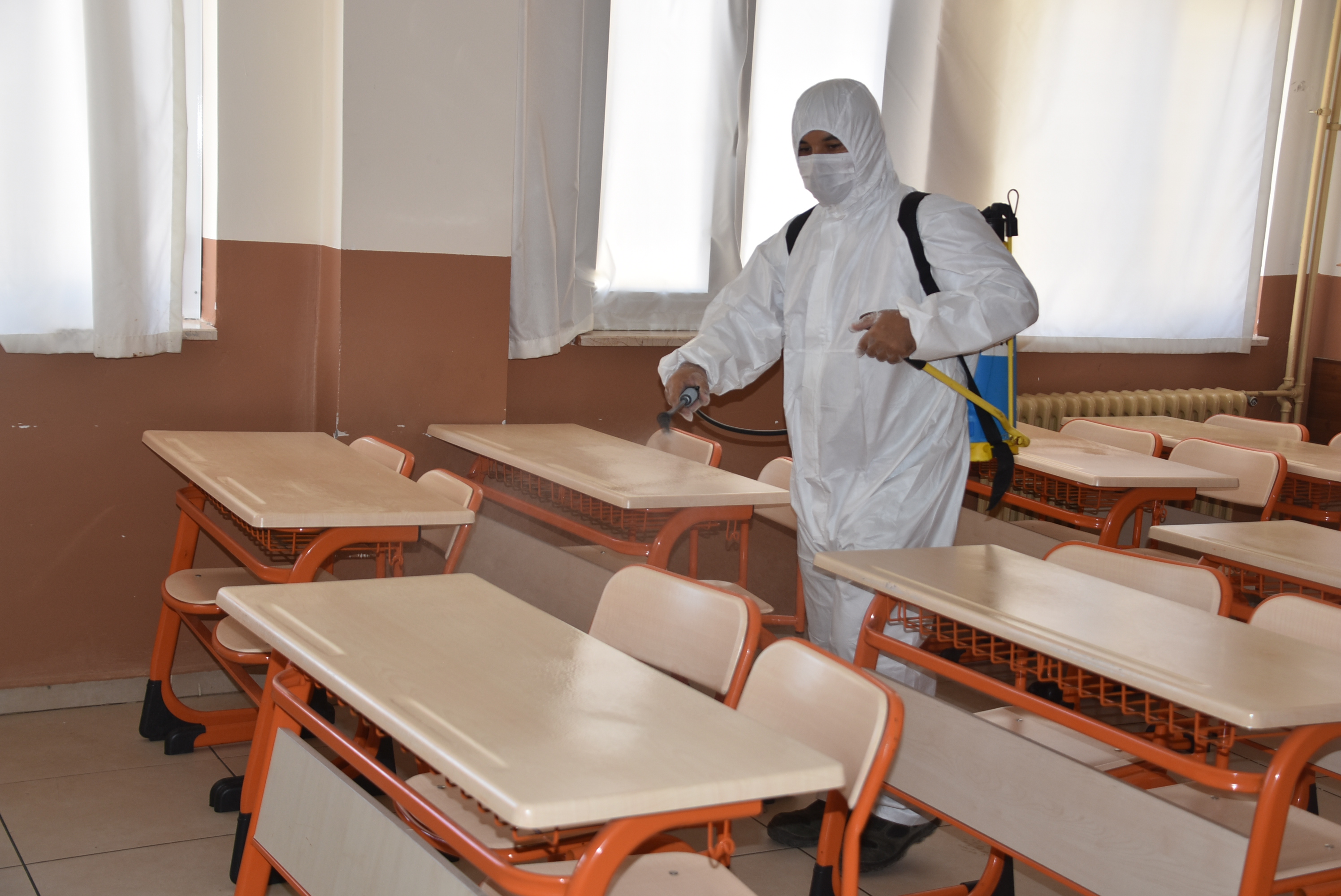 Pendik'te okullarda temizlik mesaisi!